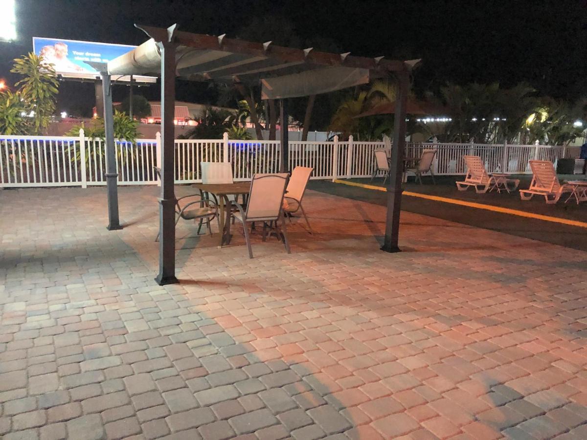 Sunshine Inn & Suites Venice, Florida Venice Gardens Exterior foto